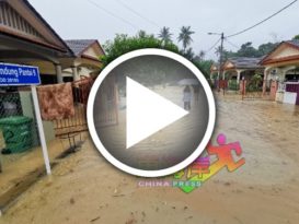 ◤看视频◢关丹多区出现水灾   民众受促小心驾驶