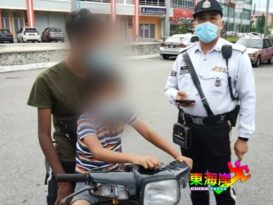 少年载小孩遇检  骑摩哆没戴头盔挨罚