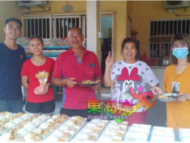 文德甲民间赈灾团送物资给灾黎