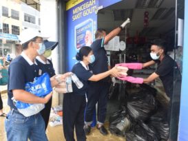 淡属洪水渐退 淡属慈济送便当到灾区