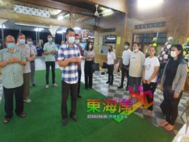 马华吊唁郑文明老先生