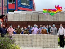 立卑中华商会 2320床垫捐灾民