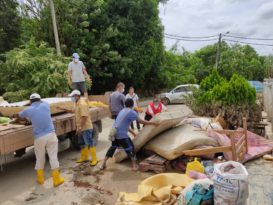 【今日东海岸】淹水忙救人 水退助清理 志工团 灾后洗刷刷