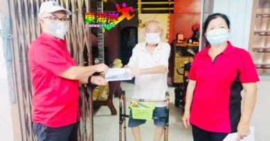 沙拜区15华裔　 获州政府援助金 　