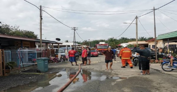 瓜拉吉挠实雅花园住宅区5所住家单位，因男子家中纵火而引发大火灾。