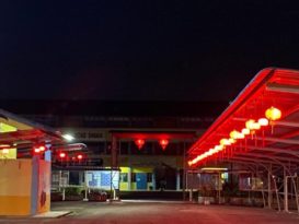 灯笼高挂迎新年  关丹育贤华小红