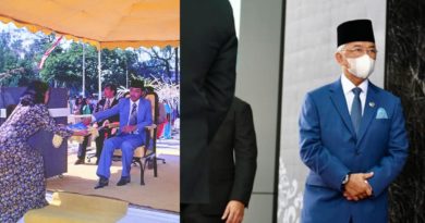 县议会市议会升格   元首穿蓝色西装捧场