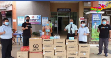 马华志工团 马青分团 派防疫品予前线及慈善机构