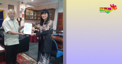 颜玉妹任文德甲华联华中校长 接领委任状