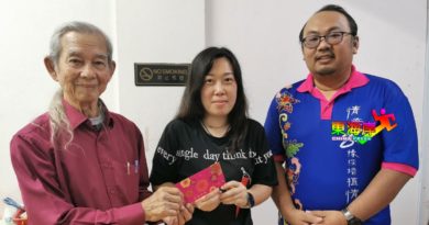 丹华文报业公会 派关怀会员援助金