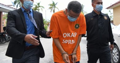 生产口罩贪污案  再一基金局董事被延扣