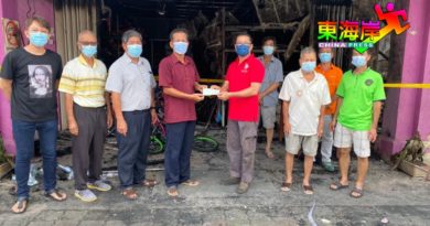 而连突工商俱乐部移交火灾援助金