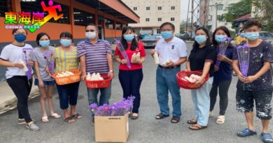 行动党妇女组百乐区部 600瓶豆浆派妇女