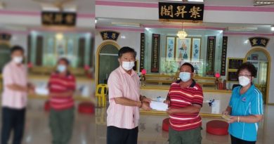 甘马挽德教会紫升阁理事会员   合资捐赠2000予中风华妇