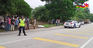 摩哆失控驶入反方向道路 与轿车碰撞 骑士毙命