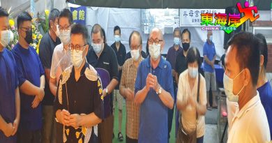 马华关丹区会众人祭拜吴序亭