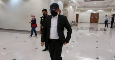 水务公司前经理   控收贿收车助获合约   不认罪