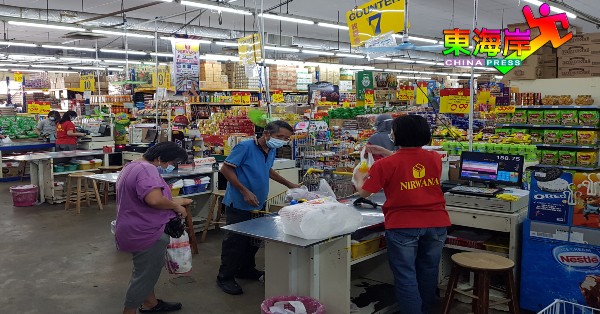 超市通过推出电子采购服务，减少登门采购人潮。