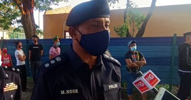 警区主任：设立路障是职责    非存心刁难民众