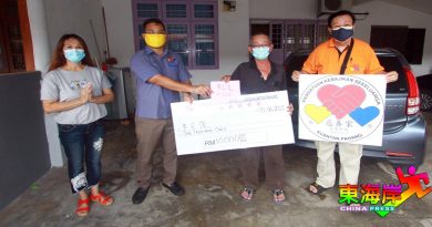 关丹慈善家疫中送暖     捐助2病患1万8000