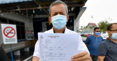 大臣地位动摇报导  政治秘书报警促查