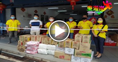 关丹师公坛理事会     派市民粮食物资
