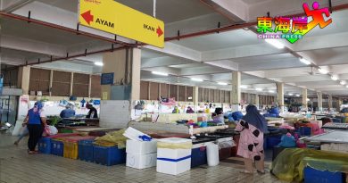 约半小贩开档试探市场      关丹大巴刹   没人潮