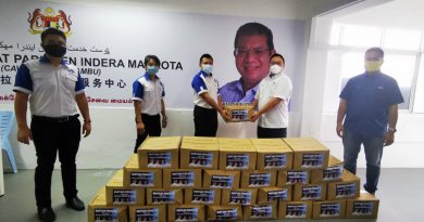 英迪拉马哥打服务中心   移交数组织物资