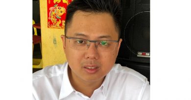 邹宇晖：一边铲芭，一边给芭 彭亨州政府 虚伪无耻！