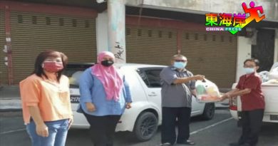 彭大臣发放200食物礼篮   百乐县8村委代交民