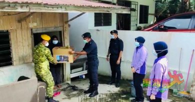 瓜拉吉赖警区“帮助行动” 赠10户家庭粮食
