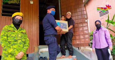 “帮助行动”助有需要者 淡马鲁警方跑透透派物资