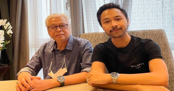 纳什里克(右)呼吁国人给予任父亲依斯迈沙比利领导国家机会。