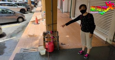 水管破裂8个月水白流    投诉多次仍无人来修