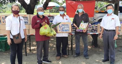 北根民政与伊党    派送居民食物篮