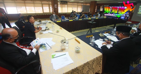 彭州警方联同彭州教育局召开年度第二次联席会议,探讨州内学生纪律及学校安全问题。