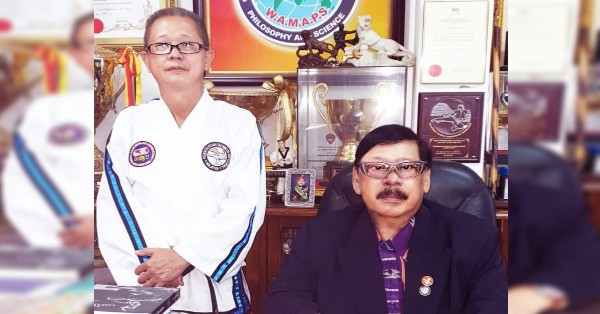 洪祺华师圣（左）与大马环球跆拳道联合总会创办人兼顾问拿督沙比里沙礼合影。