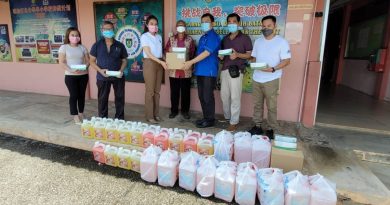 哇嘉打北中华小学  获马华赠消毒装备