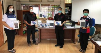 瓜登狮子会捐平板电脑校鞋