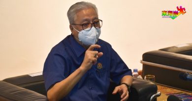 依斯迈：政府并非为难 拒绝接种 自己受难