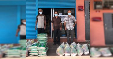 分发国会议员食物篮     助贫困者