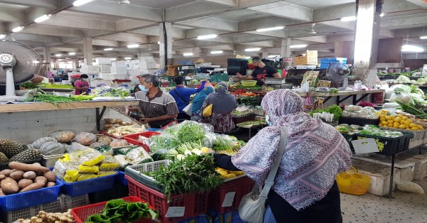 本地蔬菜价格受各种原因影响而有略涨现象。