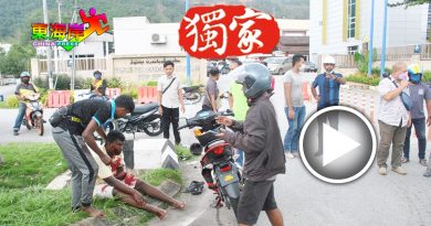 骑士浴血倒地  路过者援助