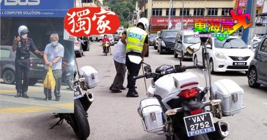 警员扶老人过马路  网民猛赞