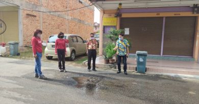 住家前水管爆裂  居民冀速维修