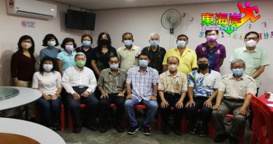 百乐县华团  助大马制造商联合会   送物资