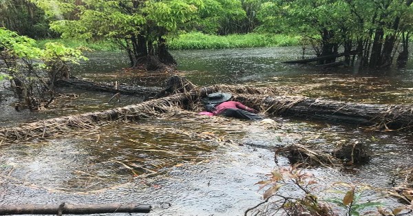 村民在河流发现诺阿芬迪不幸溺水身亡。