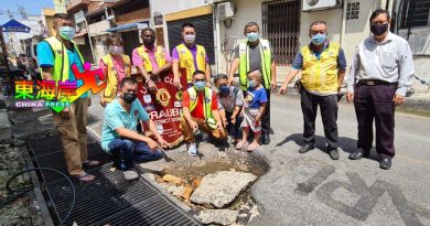 地下水管爆裂2年没受理 干净水白流