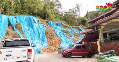 数十尺山壁崩塌  居民喊怕怕