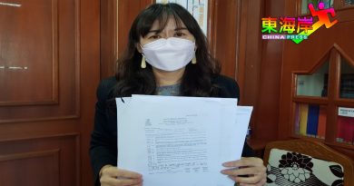 百乐征泊车费   不合理  梁耀雯促政府取消